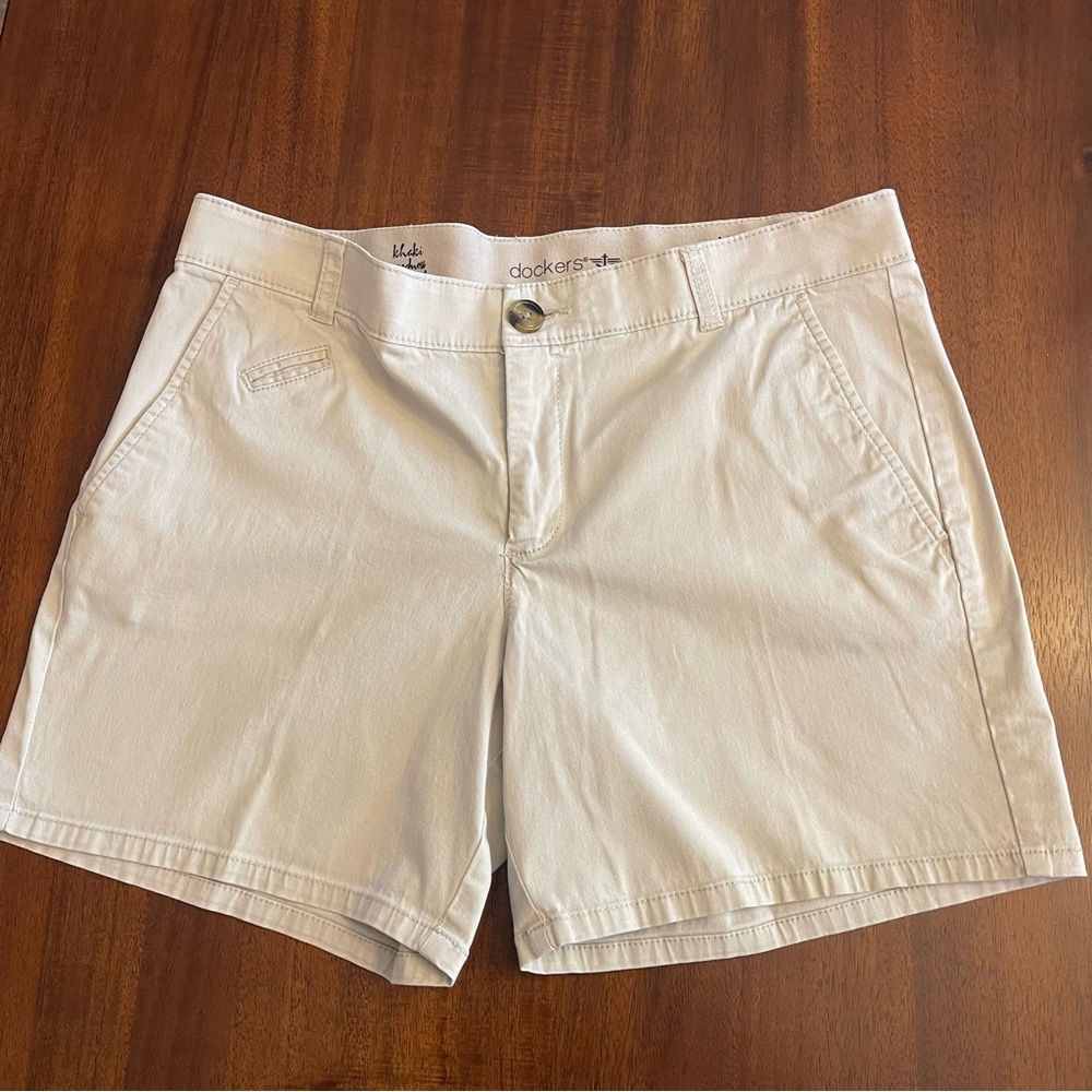Dockers Women's Light Tan Shorts